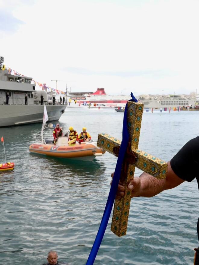 Μπαλατσινού: Με τον Κικίλια και τον γιο τους στον αγιασμό των υδάτων