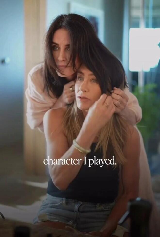 Τζένιφερ Άνιστον: Σε τρελά κέφια με την κολλητή της, Κόρτνεϊ Κοξ