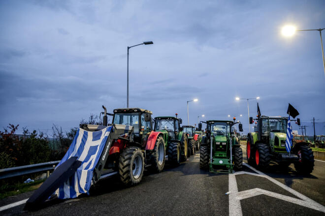 Κλιμακώνουν οι αγρότες