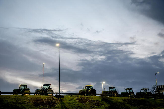 Αγρότες στο μπλόκο της Νίκαιας