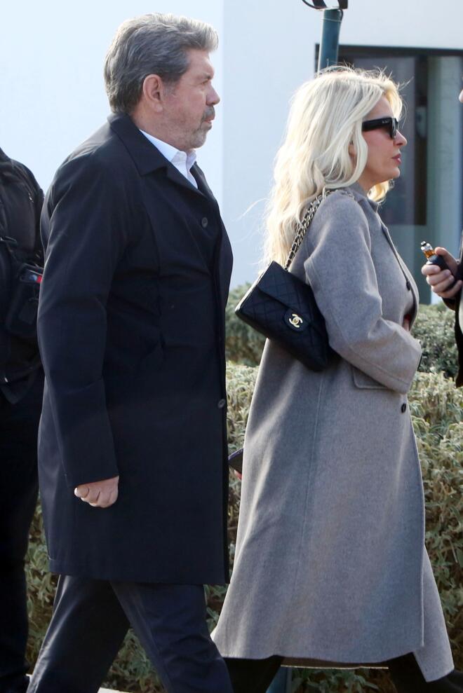 Ελένη Μενεγάκη - Γιάννης Λάτσιος στην κηδεία του Γιώργου Παπαδάκη