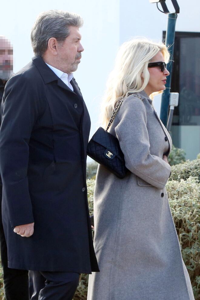 Ελένη Μενεγάκη - Γιάννης Λάτσιος: Μαζί στην κηδεία του Γιώργου Παπαδάκη