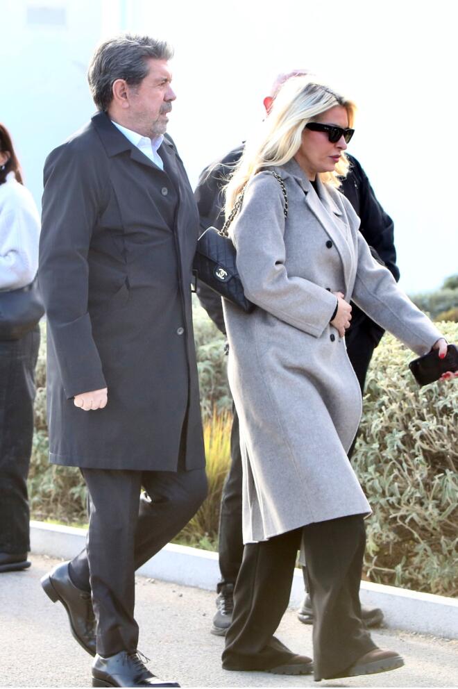 Ελένη Μενεγάκη - Γιάννης Λάτσιος: Μαζί στην κηδεία του Γιώργου Παπαδάκη