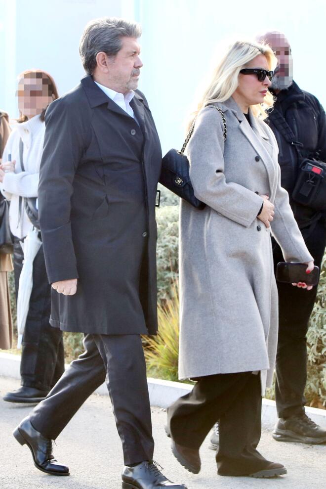 Ελένη Μενεγάκη - Γιάννης Λάτσιος: Μαζί στην κηδεία του Γιώργου Παπαδάκη