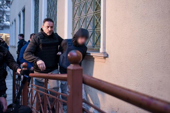 Ο 16χρονος κατηγορούμενος τη στιγμή που οδηγείται στον Εισαγγελέα/ Eurokinissi 