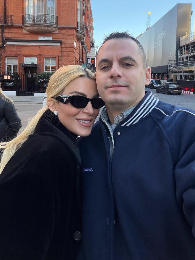 Η Κατερίνα Καινούργιου κι ο Παναγιώτης Κουτσουμπής βρέθηκαν στο Λονδίνο για τα Χριστούγεννα