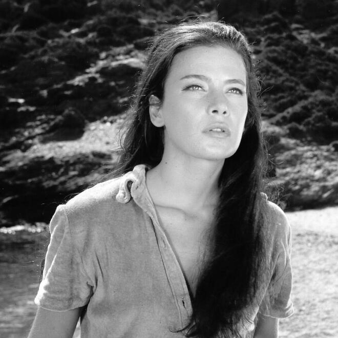 Η Τζένη Καρέζη