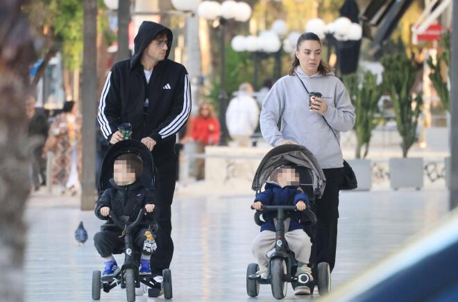 Ο ποδοσφαιριστής απόλαυσε τη βόλτα με τη σύζυγό του/ φωτογραφία από ndpphoto.gr