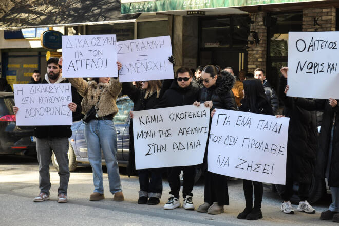 Σέρρες: Πλήθος συγκεντρωμένο έξω από τα δικαστήρια 