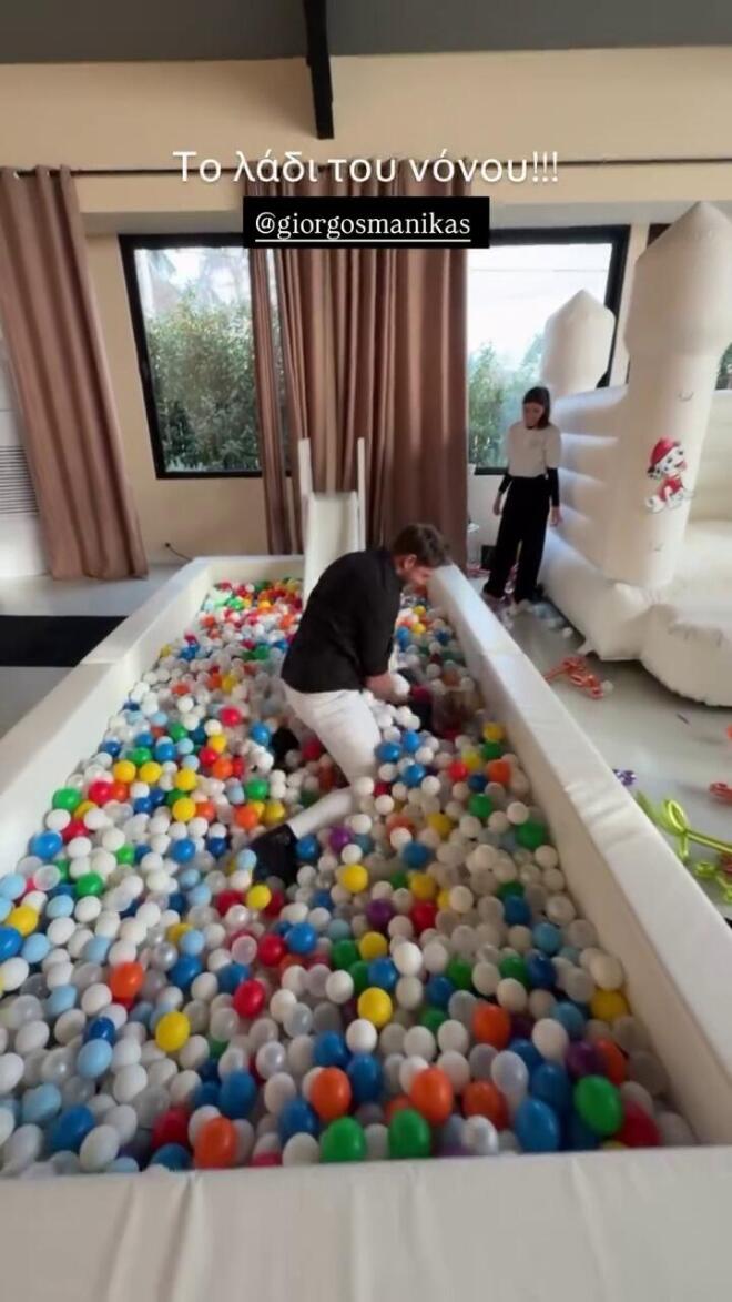 Παιχνίδια για τον Παρούλη με τον νονό του Γιώργο Μανίκα! 