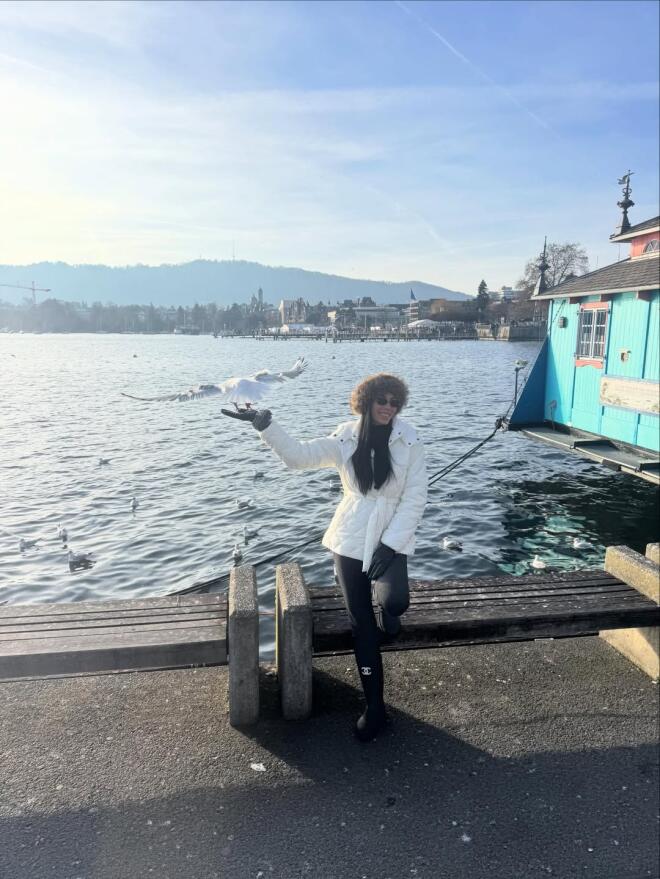 Σρόιτερ - Μπούκη: Φωτογραφίες από το ταξίδι στη Ζυρίχη με τις κόρες τους