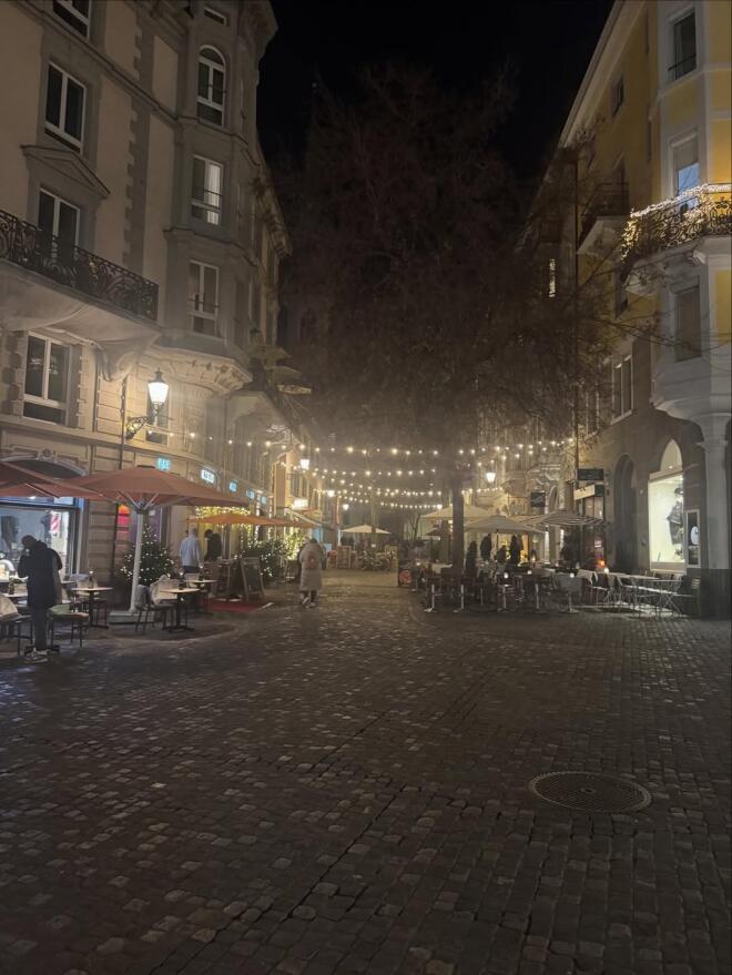 Σρόιτερ - Μπούκη: Φωτογραφίες από το ταξίδι στη Ζυρίχη με τις κόρες τους