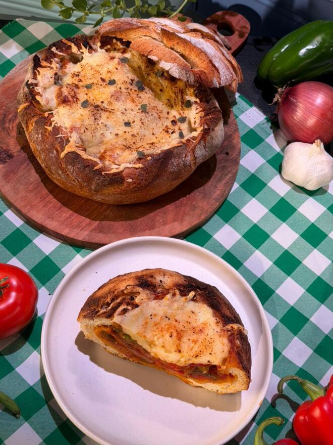 Φτιάξτε το πιο μερακλίδικο σπετσοφάι μέσα σε καρβέλι ψωμί