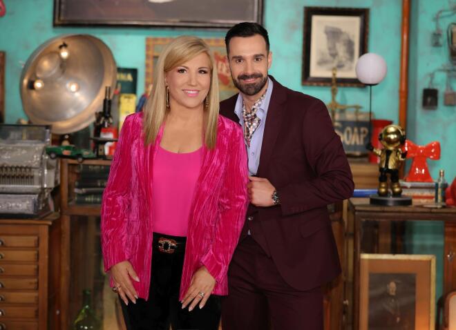 Η Δέσποινα Μοιραράκη με τον εκτιμητή του Cash or Trash, Θάνο Λούδο