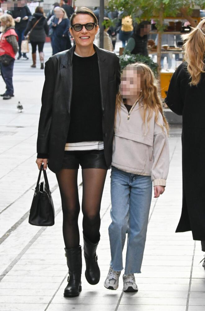 Βίκυ Καγιά: Βόλτα με την κόρη της, Μπιάνκα στη Βουκουρεστίου