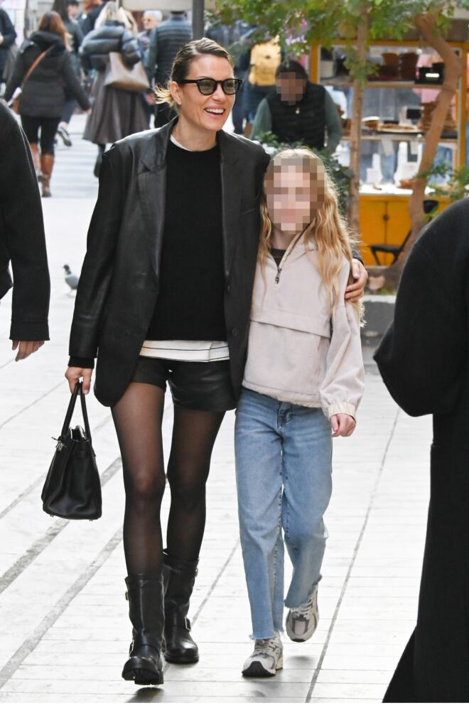 Βίκυ Καγιά: Βόλτα με την κόρη της, Μπιάνκα στη Βουκουρεστίου