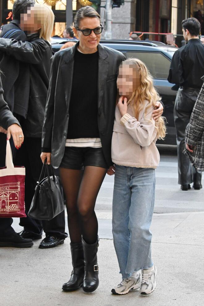 Βίκυ Καγιά: Βόλτα με την κόρη της, Μπιάνκα στη Βουκουρεστίου