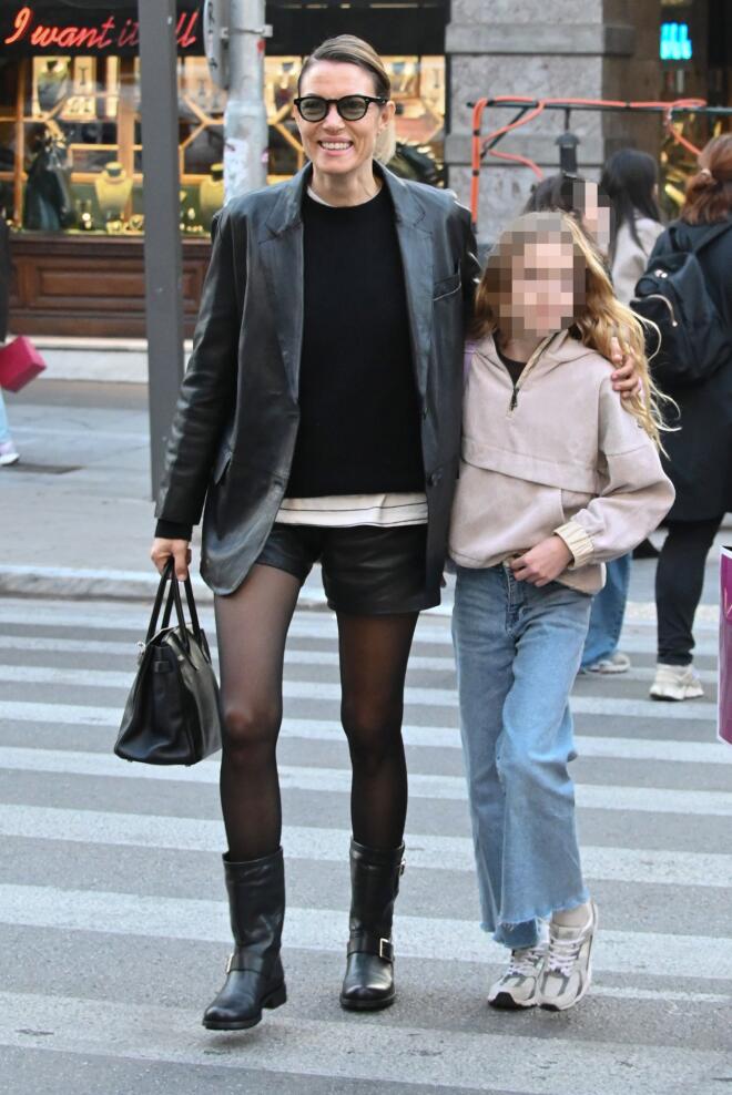 Βίκυ Καγιά: Βόλτα με την κόρη της, Μπιάνκα στη Βουκουρεστίου