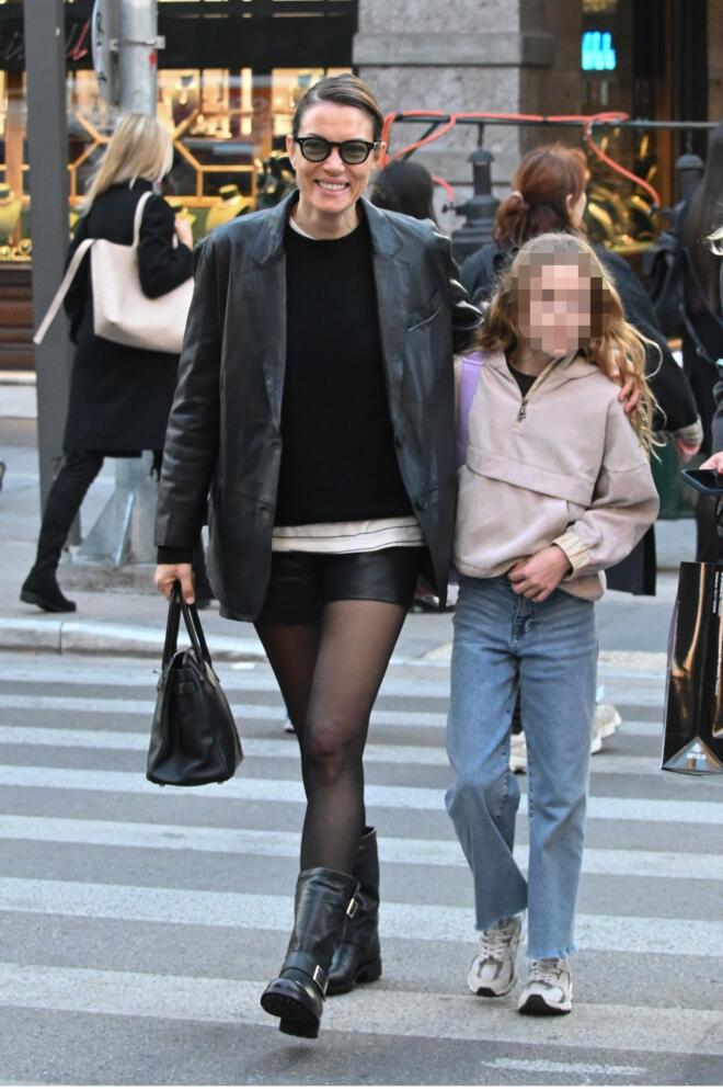 Βίκυ Καγιά: Βόλτα με την κόρη της, Μπιάνκα στη Βουκουρεστίου