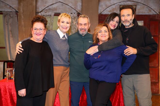 Σοφία Βογιατζάκη- Κωνσταντίνα Μιχαήλ- Χρήστος Χατζηπαναγιώτης- Βίκυ Σταυροπούλου- Αντιγόνη Νάκα- Θανάσης Ευθυμιάδης/ NDP ΑΝΔΡΕΑΣ ΝΙΚΟΛΑΡΕΑΣ