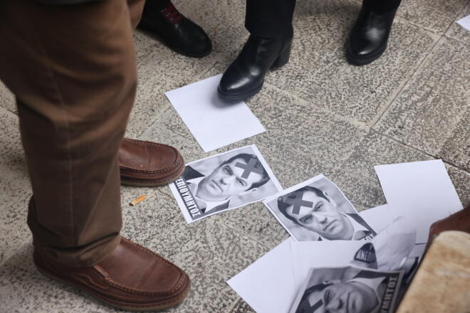 τρικάκια έξω από το χώρο που παρουσίασε το βιβλίο του ο Αλέξης Τσίπρας στη Θεσσαλονίκη