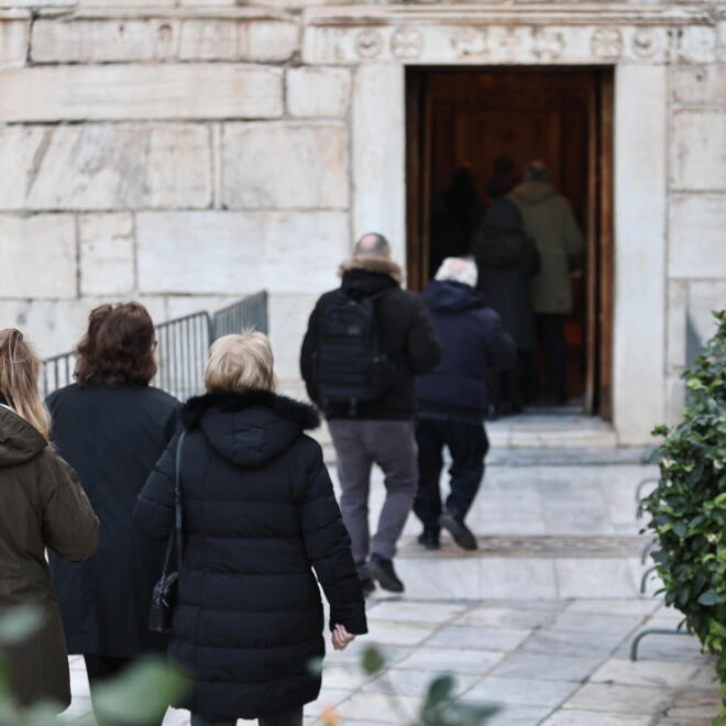 Σε λαϊκό προσκύνημα η σορός