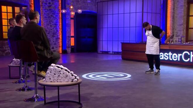 MasterChef: Ο Τάσος συγκινήθηκε φορώντας τη λευκή ποδιά