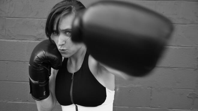 Η αερόβια άσκηση είναι ένα ισχυρό εργαλείο, αλλά δεν είναι μαγικό ραβδί. Οι ειδικοί πλέον συμφωνούν ότι για να δεις το σώμα σου να αλλάζει, δεν αρκεί να καις θερμίδες. Πρέπει να χτίσεις μια στρατηγική / Φωτογραφία: Unsplash.com