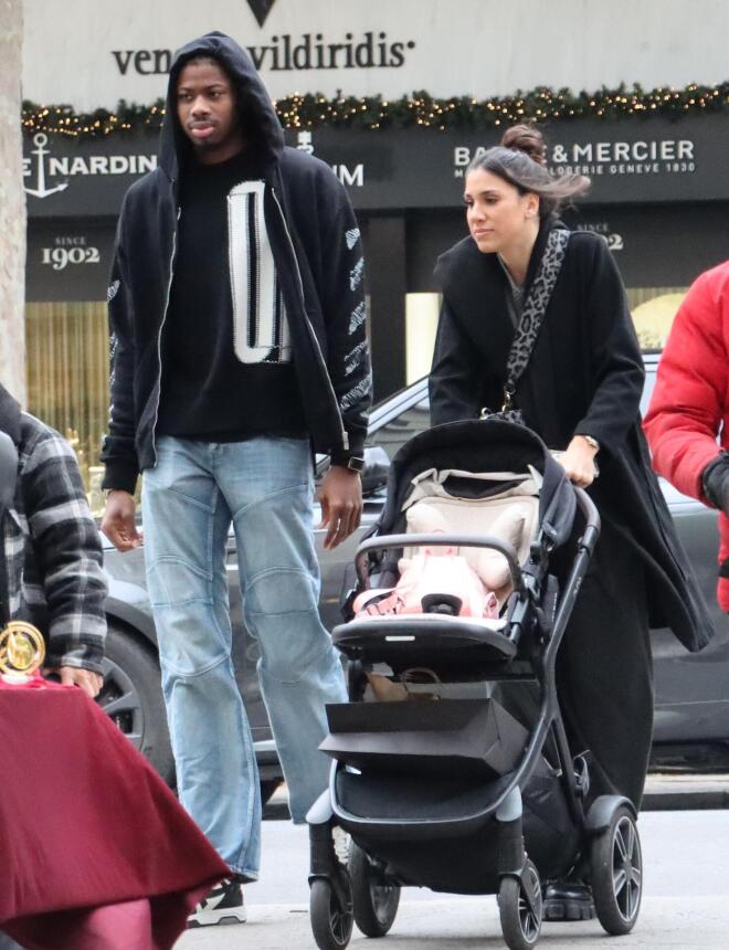 Κώστας Αντετοκούνμπο: Βόλτα με την κόρη και τη σύζυγό του στη Θεσσαλονίκη