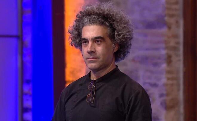 MasterChef: Ο Αντώνης έφτιαξε γιουβαρλάκια κοτόπουλου με εστραγκόν σε σούπα βελουτέ καρότου με τζίντζερ