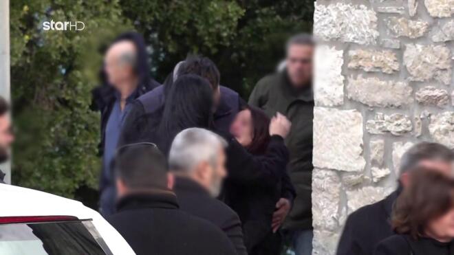 Έγκλημα Αγρίνιο: Φυγαδεύτηκε η σύζυγος του θύματος από την κηδεία του