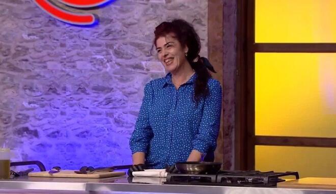 MasterChef: Η διαγωνιζόμενη μαγείρεψε καλαμάρι από το νησί της, τους Φούρνους Ικαρίας