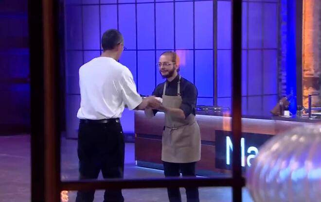 MasterChef: Ο Μάριος τα κατάφερε και πήρε τη λευκή ποδιά