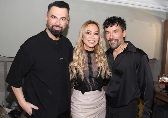 Η Μελίνα Ασλανίδου ανάμεσα στον Γιώργο Παπαδόπουλο και τον Παναγιώτη Ραφαηλίδη