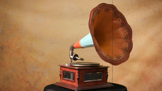 Η Μαρία Κρούσου φέρνει στο Cash or Trash ένα φόρεμα Armani