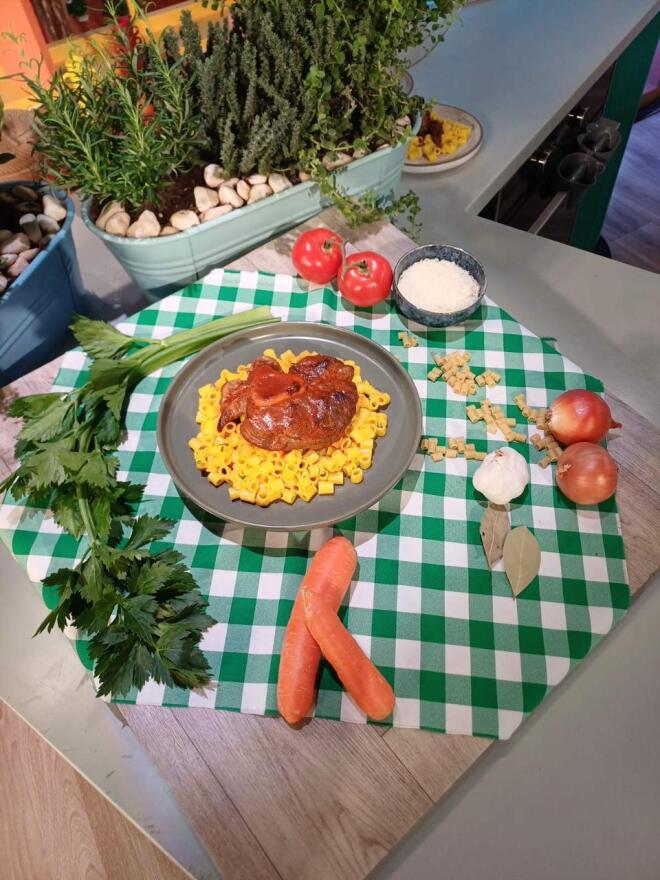 Οσομπούκο αλά Μιλανέζ με κοφτό μακαρονάκι