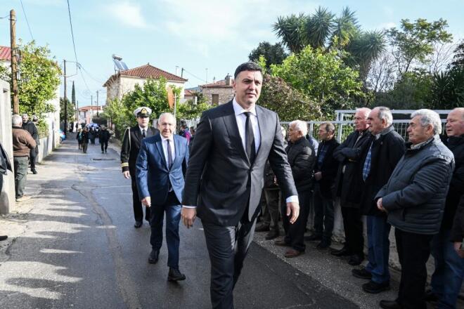 Ο Κικίλιας στην κηδεία του λιμενικού