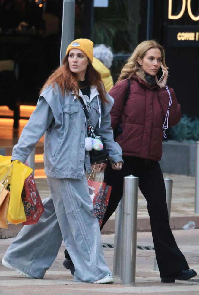 Μαίρη Συνατσάκη - Ντορέττα Παπαδημητρίου: Χαλαρή βόλτα στα νότια προάστια / NDP Photo Agency - Νίκος Ζότος