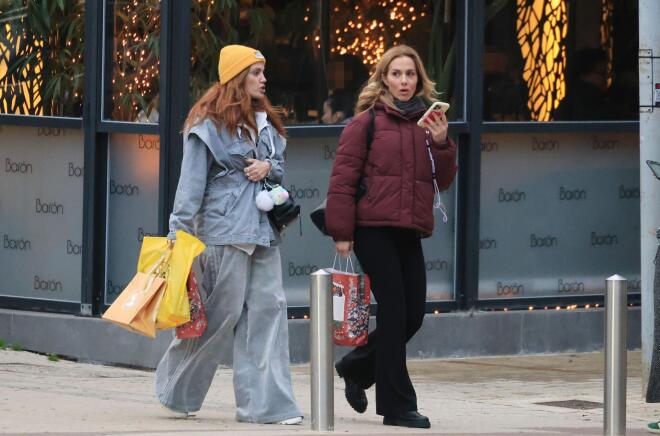 Μαίρη Συνατσάκη - Ντορέττα Παπαδημητρίου: Με casual street εμφανίσεις στους δρόμους της Γλυφάδας / NDP Photo Agency - Νίκος Ζότος