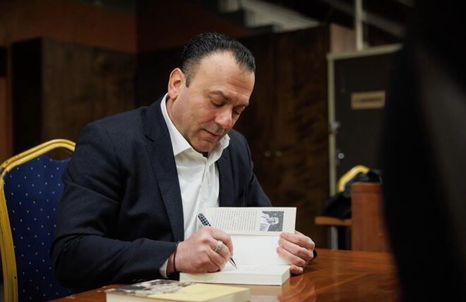 Πήτερ Καλλιφίδας: Στην παρουσίαση του βιβλίου του Η Όψη της Θύελλας