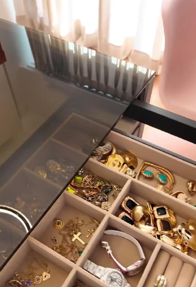 Kαινούργιου: Μεταμόρφωσε ένα απλό δωμάτιο σε ονειρικό dressing room