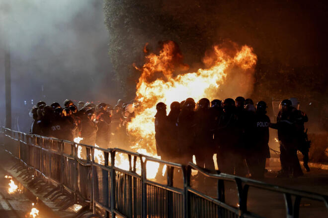 Αλβανία: Σοβαρά επεισόδια σε αντικυβερνητική διαδήλωση στα Τίρανα