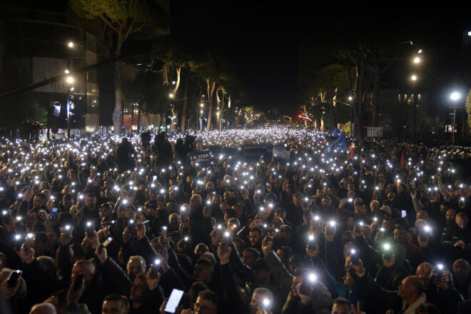 Αλβανία: Σοβαρά επεισόδια σε αντικυβερνητική διαδήλωση στα Τίρανα