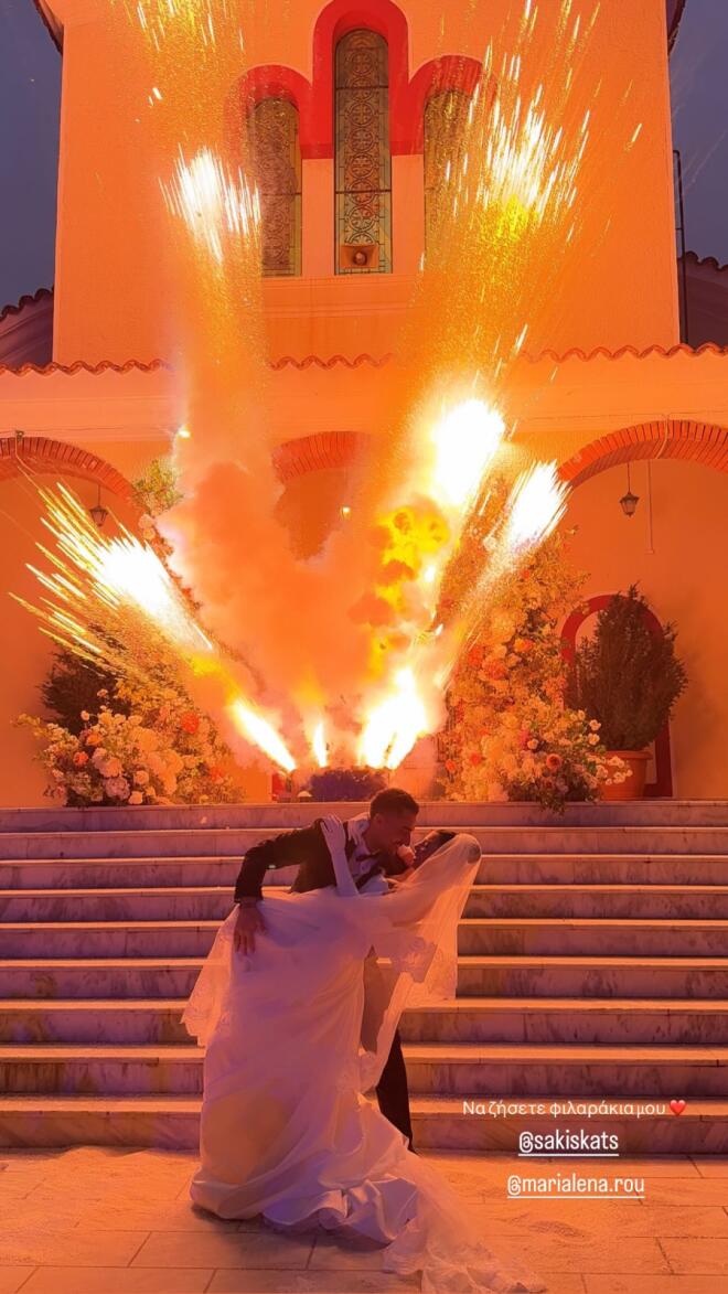 Σάκης Κατσούλης - Μαριαλένα Ρουμελιώτη: Ανέβηκαν τα σκαλιά της εκκλησίας!