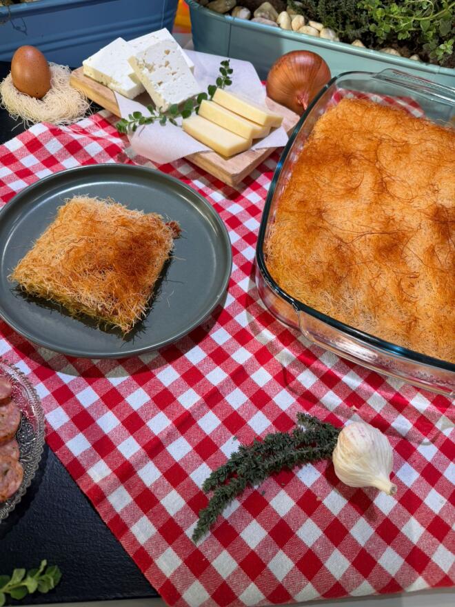 Λουκανικοτυρόπιτα με φύλλο κανταΐφι