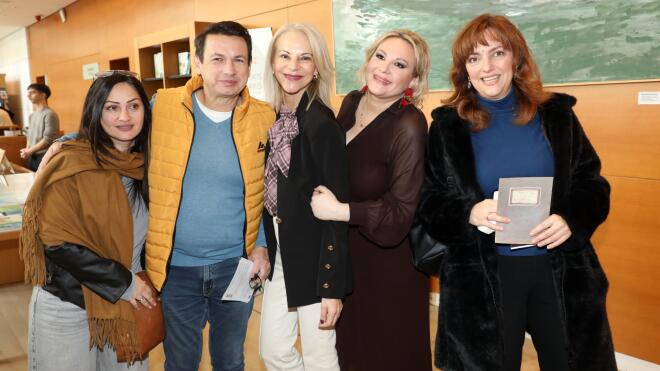 Οι Γιώτα Ζαρμακούπη, Σταύρος Νικολαΐδης, Μάρω Θεοδωράκη, Βίκυ Πάνου και Αλίνα Κοτσοβούλου / Φωτογραφία: NDP