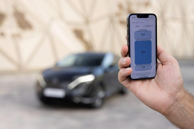 Nissan: Έβαλε φωτοβολταϊκά πάνελ στην οροφή του ηλεκτρικού αυτοκινήτου