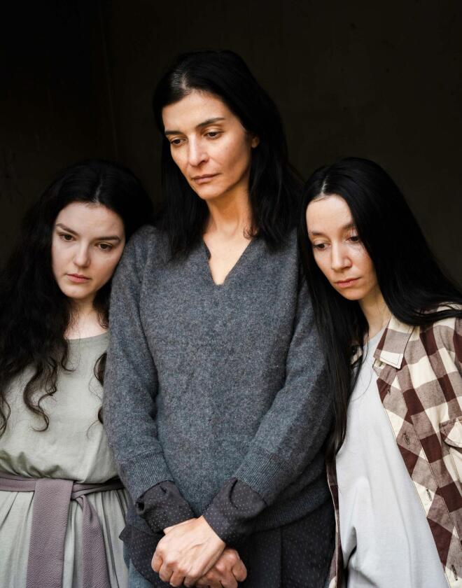 Η Αντιγόνη Κουλουκάκου με τις θεατρικές της κόρες, Καλλιόπη Πετροπούλου και Πένυ Διονυσιώτη