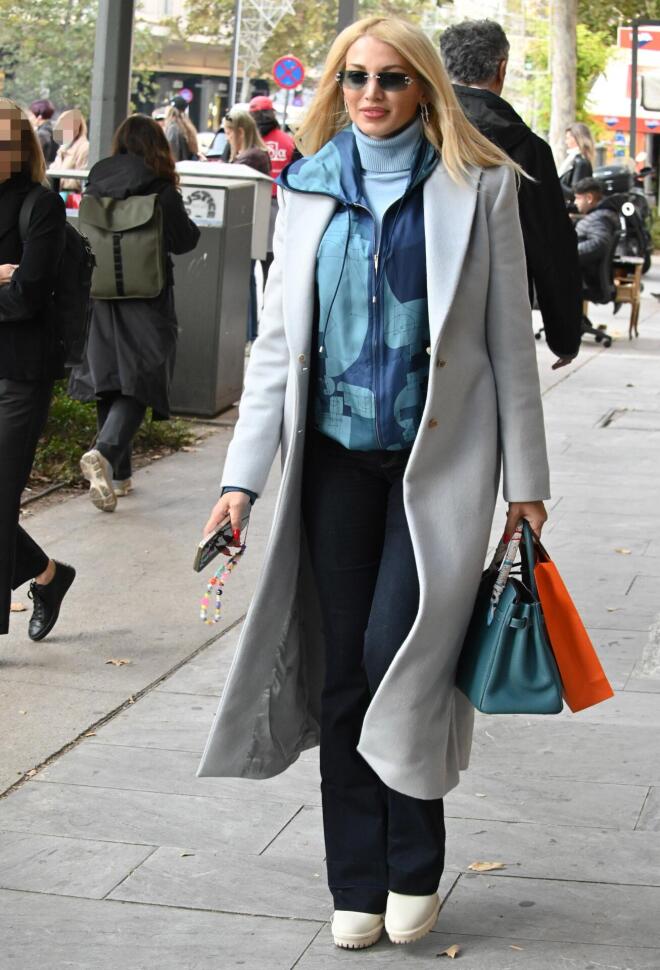 Κωνσταντίνα Σπυροπούλου: Με casual chic outfit στο κέντρο της Αθήνας
