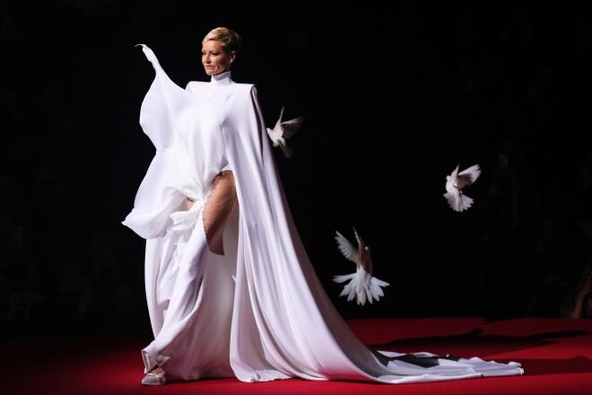 Αντριάνα Καρεμπέ 